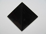 Šungitová pyramida leštěná 8 x 8 cm