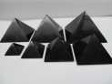 Šungitová pyramida leštěná 7 x 7 cm