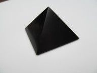 Šungitová pyramida leštěná 6 x 6 cm