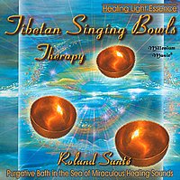 Terapie tibetskými zpívajícími mísami.